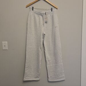 NWT Aritzia Sweatfleece Wideleg Boyfriend Sweatpants-Heather Cloud White-sz SM
